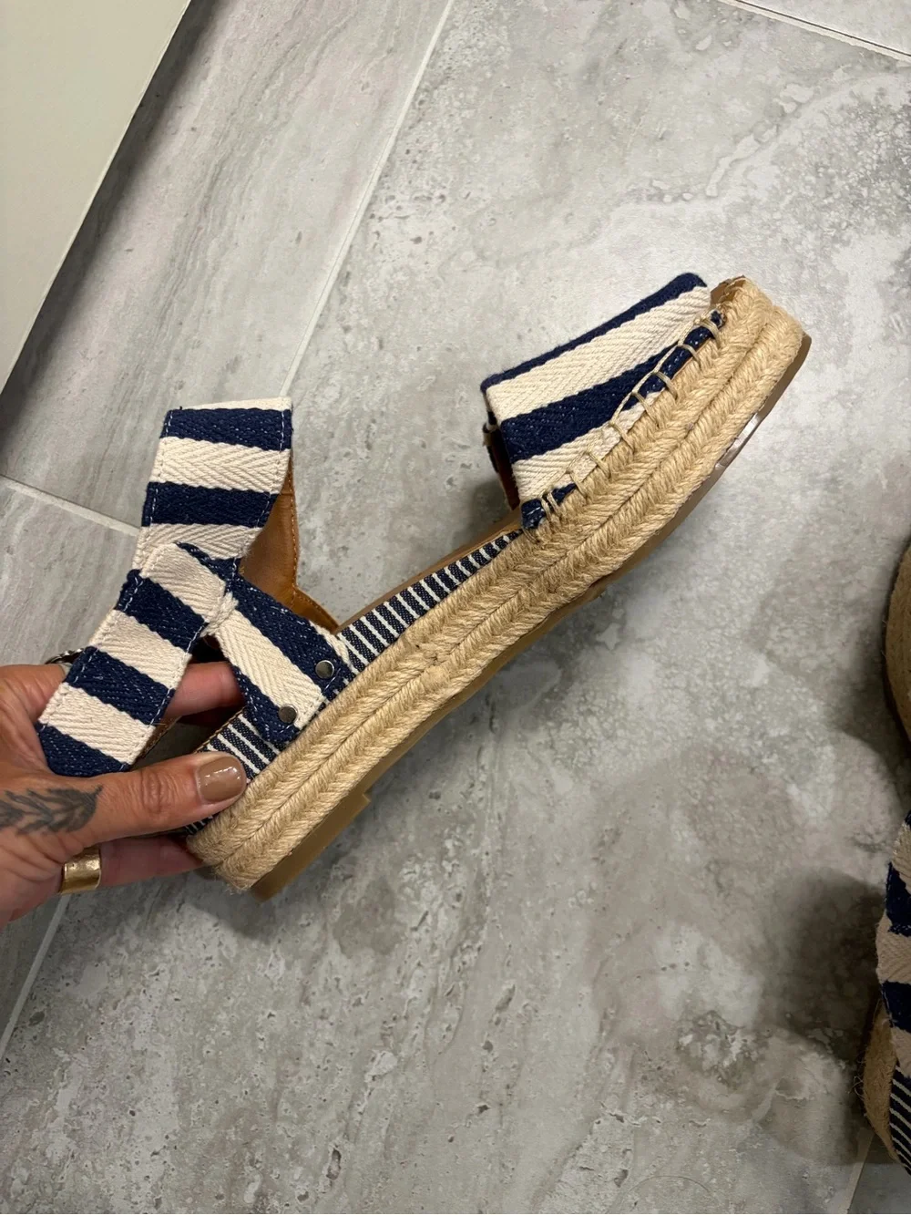 SARTO By Franco Sarto Navy & Cream Striped Sandals (size 9) (39)